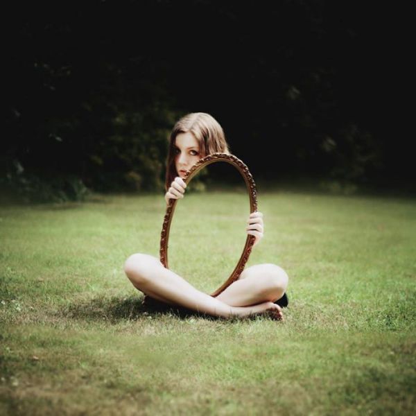 [Image: girl-with-mirror-perfect-timing-click.jpg]