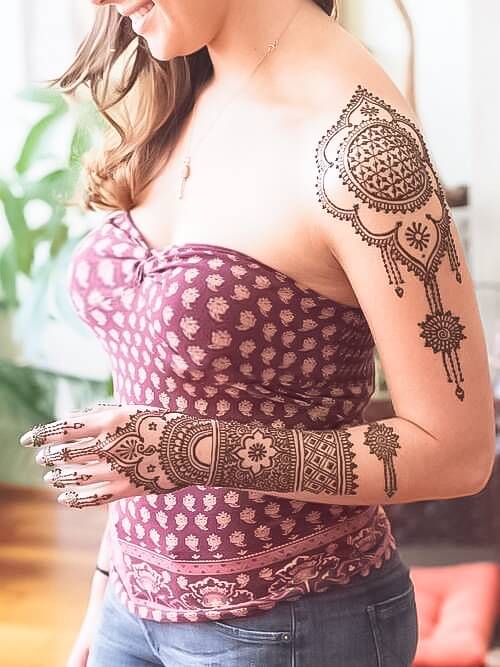Beautiful Mehndi designs for Shoulder 