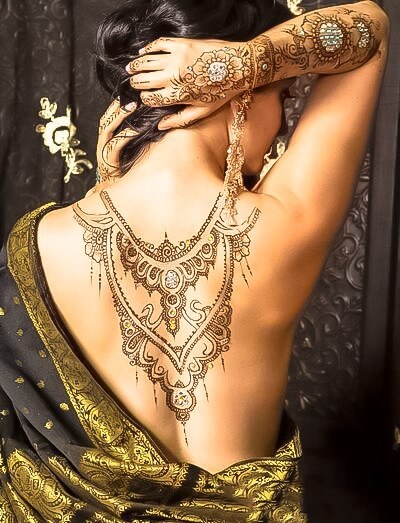 Sexy-Bridal-Back-Mehndi-Design