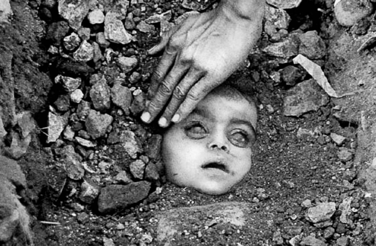 Bhopal Gas Tragedy HD Image by-Raghu Rai